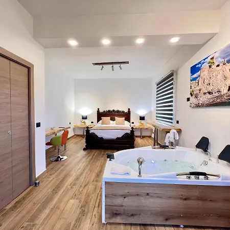 Carrubba's Luxury Apartment *