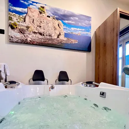 Carrubba's Luxury Apartment